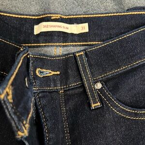 Levi's 312 Shaping Slim Jeans